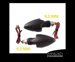 Coppia frecce a led per moto effetto carbonio Far - 2