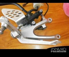 PEDANA DESTRA ORiGiNALE YAMAHA R1 2004 2005 2006