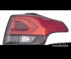 fanale posteriore led esterno toyota rav 4 da 2016 - 1