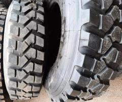 Coppia di pneumatici usati 335 80 20 Pirelli