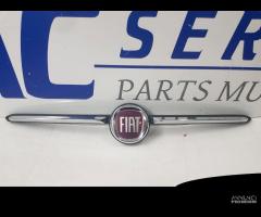 Griglia Baffo Emblema Logo Anteriore Fiat 500X