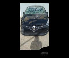 RENAULT CLIO SI VENDE PER RICAMBI K9K E6 2018