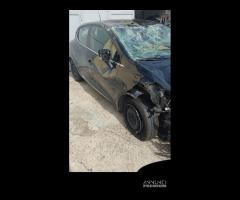 RENAULT CLIO SI VENDE PER RICAMBI K9K E6 2018