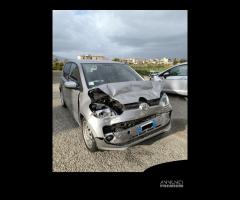 SI VENDE PER PEZZI DI RICAMBIO VW UP 2014