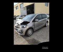 SI VENDE PER PEZZI DI RICAMBIO VW UP 2014