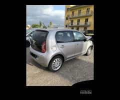 SI VENDE PER PEZZI DI RICAMBIO VW UP 2014