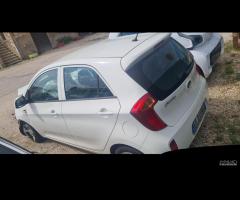 Si vende per pezzi di ricami  Kia Picanto 2014 - 2