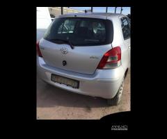 Toyota yaris 2011 - 1