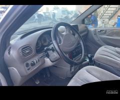 Ricambi Chrysler Grand Voyager 2.5 CRD del 2002 - 12