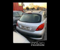 Peugeot 207 1400 hdi 2010 ricambi disponibili