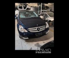 Mercedes R 320 cdi 4matic ricambi disponibili