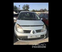 Renault megane Scenic 1900 dci ricambi disponibili