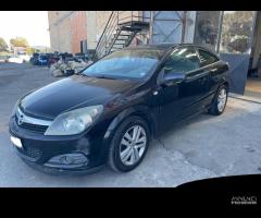 Ricambi Opel Astra GTC 1.7 CDTI 101cv del 2008 - 8