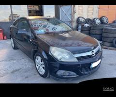 Ricambi Opel Astra GTC 1.7 CDTI 101cv del 2008 - 9