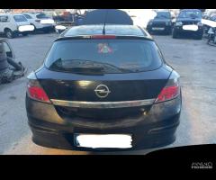 Ricambi Opel Astra GTC 1.7 CDTI 101cv del 2008 - 10