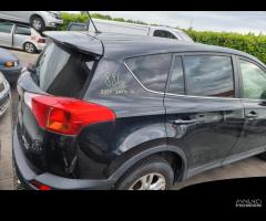 Vari ricambi 2015 130.000km toyota rav 4