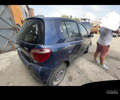 Ricambi Toyota Yaris 1.0 benz 16V 68cv del 2002