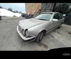 Ricambi Mercedes-Benz E300 diesel 136cv del 1996