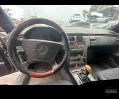 Ricambi Mercedes-Benz E300 diesel 136cv del 1996