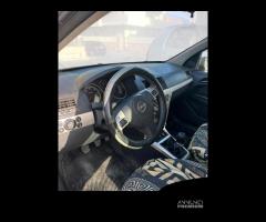 RICAMBI USATI AUTO OPEL Astra H Berlina 2Â° serie