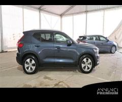 VOLVO XC40 D3 AWD automatico Momentum Pro