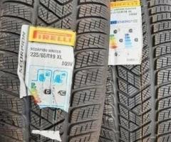 Coppia di pneumatici nuovi 235 65 19 Pirelli