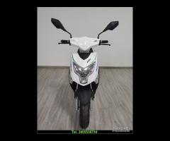 F17 BIANCO SCOOTER  L1e = 50cc DISPONIBILE - 1