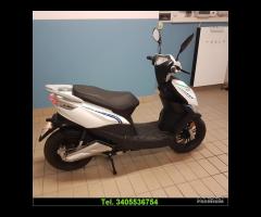 F17 BIANCO SCOOTER  L1e = 50cc DISPONIBILE - 6