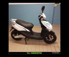 F17 BIANCO SCOOTER  L1e = 50cc DISPONIBILE - 8