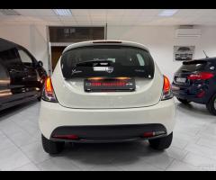 Lancia Ypsilon 1.0 FireFly 5 porte S&S Hybrid Ecoc - 4