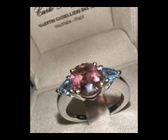 ANELLO ORO 18kt. TOPAZI AZZURRI E TORMALINA ROSA - 4