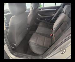 Volkswagen Passat Variant 2.0 TDI Comfortline Blue - 11