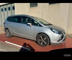 Opel zafira 2017 metano ricambi disponibili