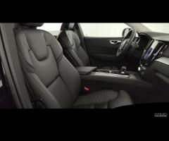 VOLVO XC60 2.0 b4 Plus Dark auto - 16