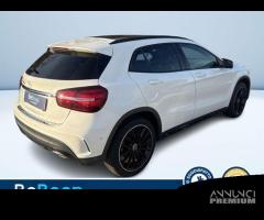 Mercedes-Benz GLA 200 D PREMIUM AUTO - 8