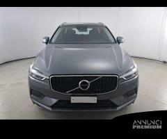 VOLVO XC60 B4 D AWD automatico Momentum - 3