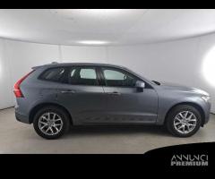 VOLVO XC60 B4 D AWD automatico Momentum - 4