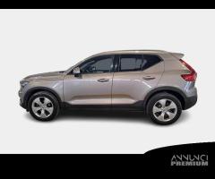 VOLVO XC40 T2 automatico Momentum Pro