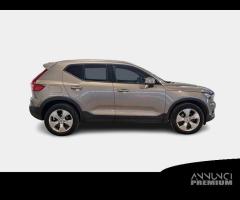 VOLVO XC40 T2 automatico Momentum Pro