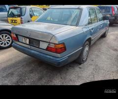 Mercedes Benz 250D w124 berlina per ricambi (2a) - 8