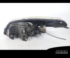 8200733877 FANALE ANTERIORE DX DACIA SANDERO (B90)