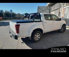 Isuzu D-Max Roll bar nero con copertura tonneau - 1