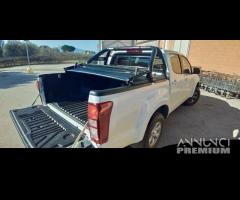 Isuzu D-Max Roll bar nero con copertura tonneau - 2