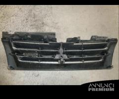 MASCHERINA ANTERIORE MITSUBISHI PAJERO V60 2003