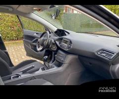 Peugeot 308 1.6 HDi 92 CV Business - 14