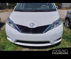 TOYOTA SIENNA Muso musata frontale completo Paraur