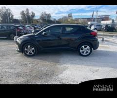 Toyota C-HR I 2016 1.8h Active 2wd e-cvt - 8