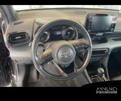 Toyota Yaris IV 2020 1.5h Lounge - 12