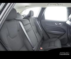 VOLVO XC60 B4 (d) AWD Geartronic Momentum Pro - 11