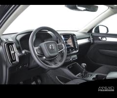 VOLVO XC40 T2 Momentum - 8